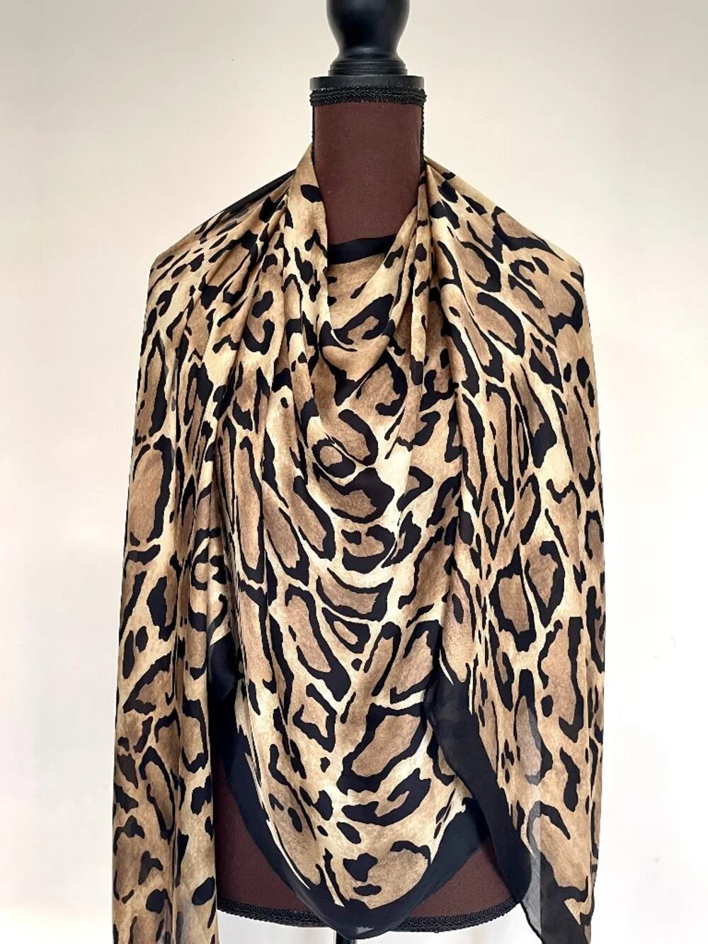 New Gucci Animal Print Silk Satin Stole Wrap